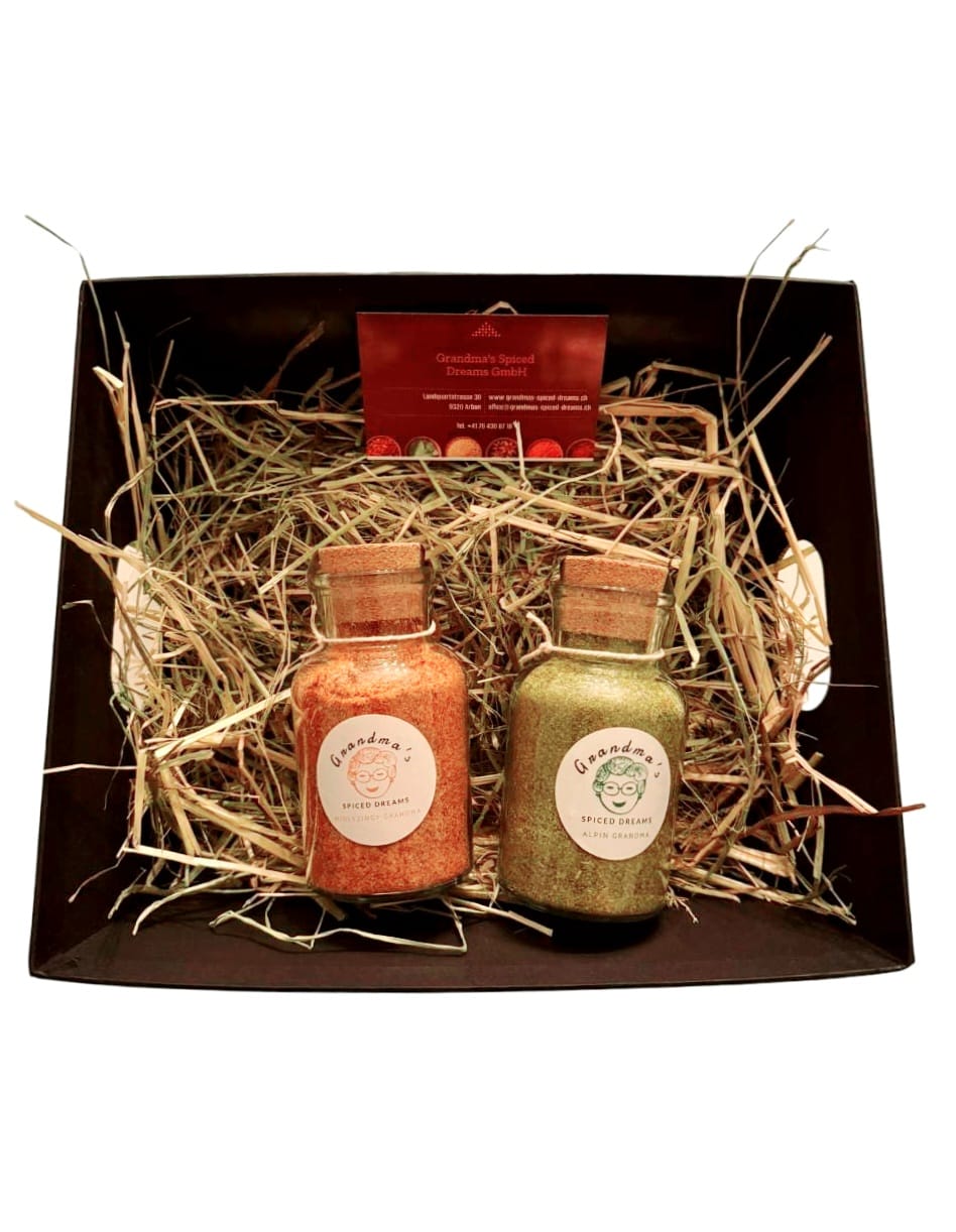 Geschenkkorb 2er-Set von Grandma’s Spiced Dreams mit zwei ausgewählten Gewürzmischungen in nachhaltiger Verpackung – stilvolles Geschenk für Geniesser und Kochliebhaber.