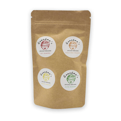 Nachfüllbeutel mit allen vier Gewürzmischungen von Grandma’s Spiced Dreams – nachhaltige Verpackungslösung für Alpin, Smooth, Hot und MidlyZingy Grandma.